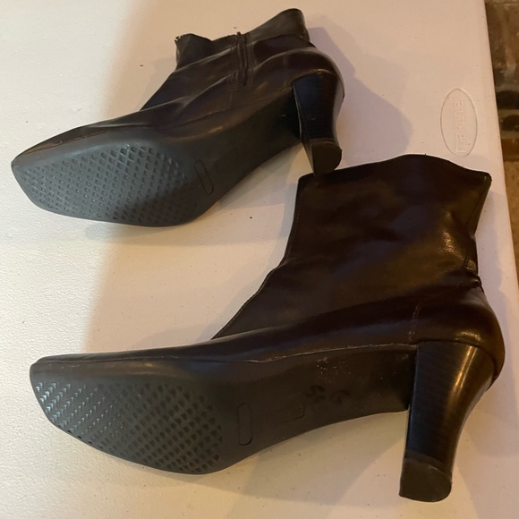 “AEROSOLS” Flexation Brown Square Toed Booties - Picture 3 of 5
